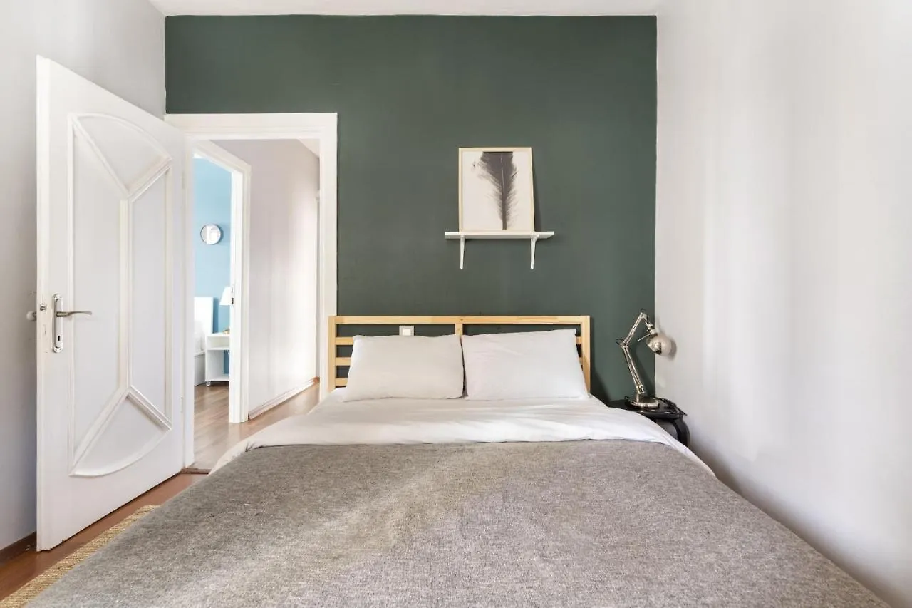 Апартаменты Modern Flat With Terrace On Bagdat Avenue Стамбул
