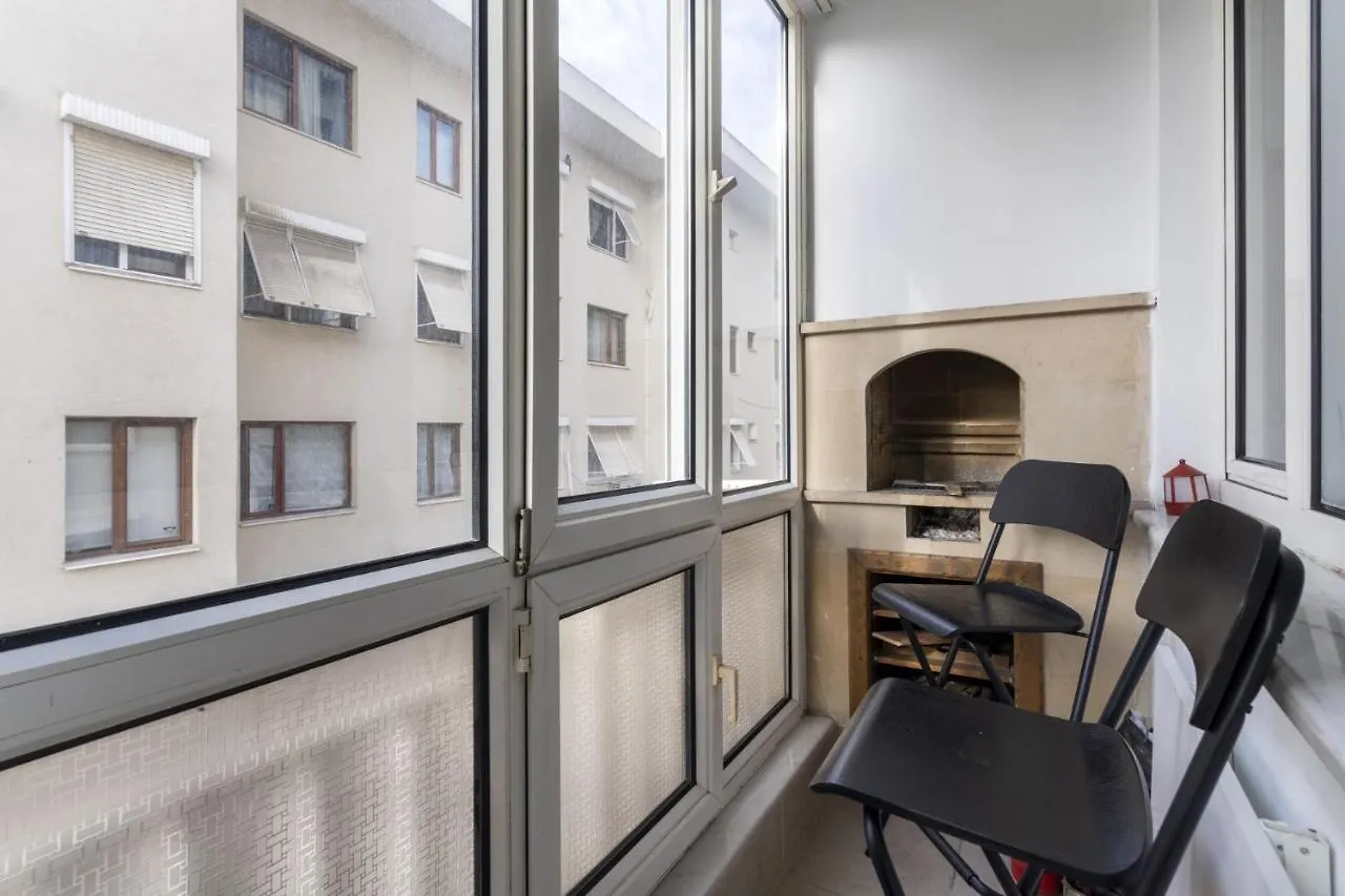 Апартаменты Modern Flat With Terrace On Bagdat Avenue Стамбул