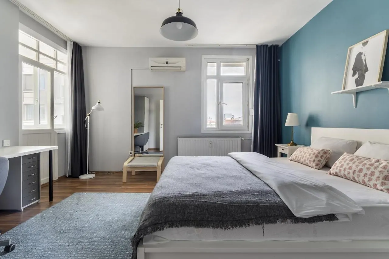 Апартаменты Modern Flat With Terrace On Bagdat Avenue Стамбул Турция