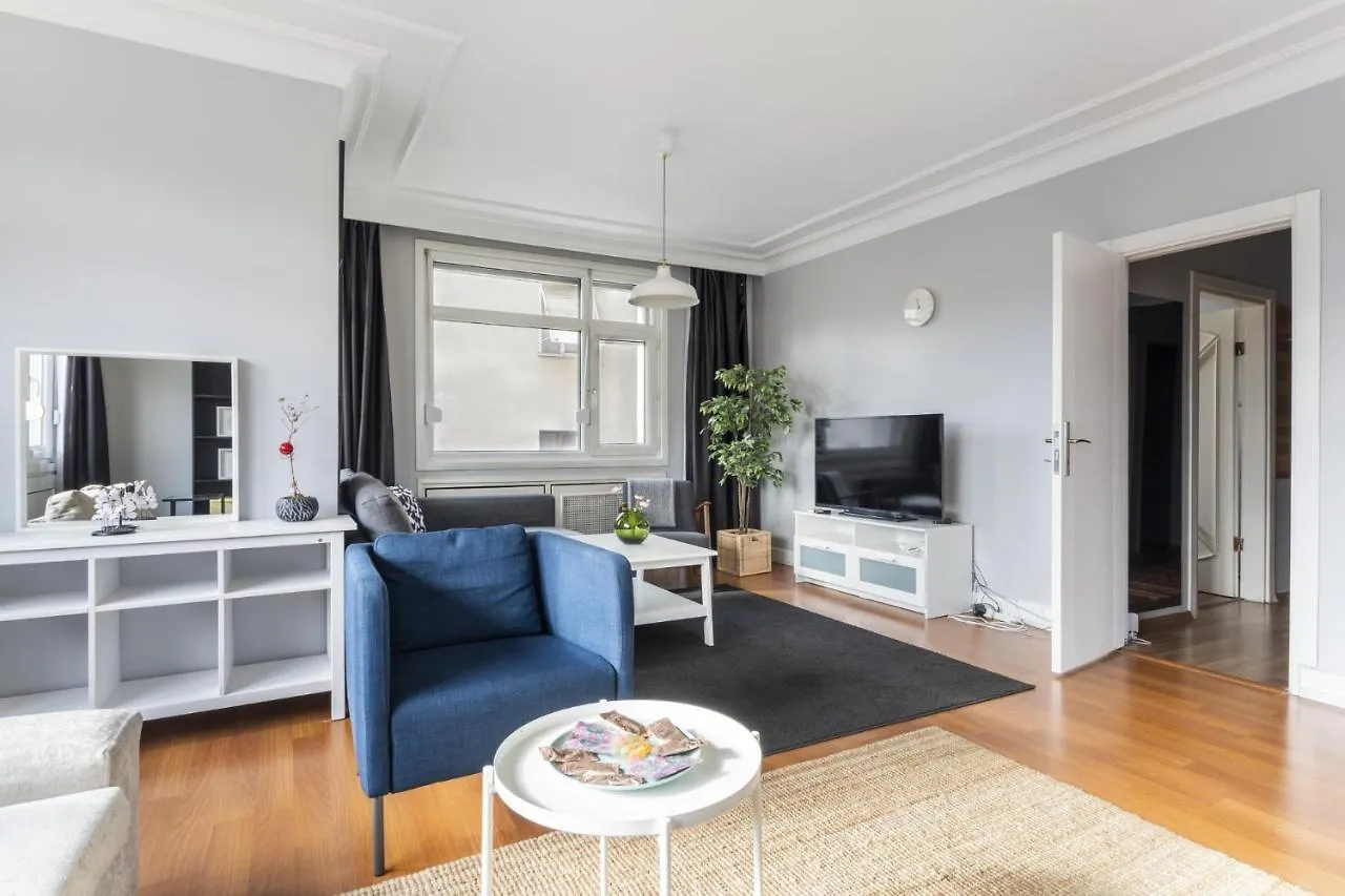 Апартаменты Modern Flat With Terrace On Bagdat Avenue Стамбул