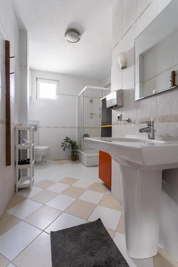 Апартаменты Modern Flat With Terrace On Bagdat Avenue Стамбул