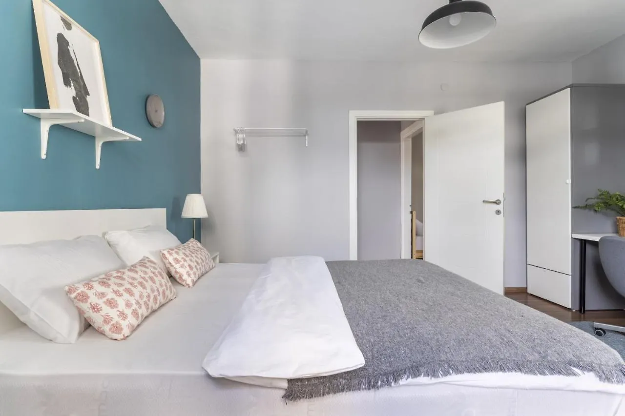 Апартаменты Modern Flat With Terrace On Bagdat Avenue Стамбул